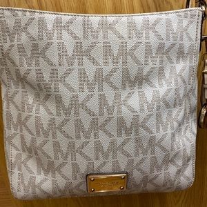 👛 MICHAEL KORS PURSE 👛
